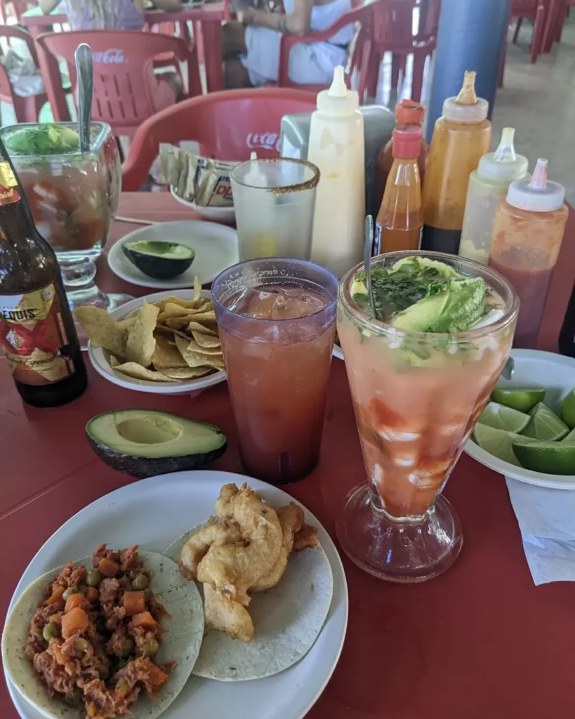 Tacos de Camarón en un lugar de marisco en playa del carmen