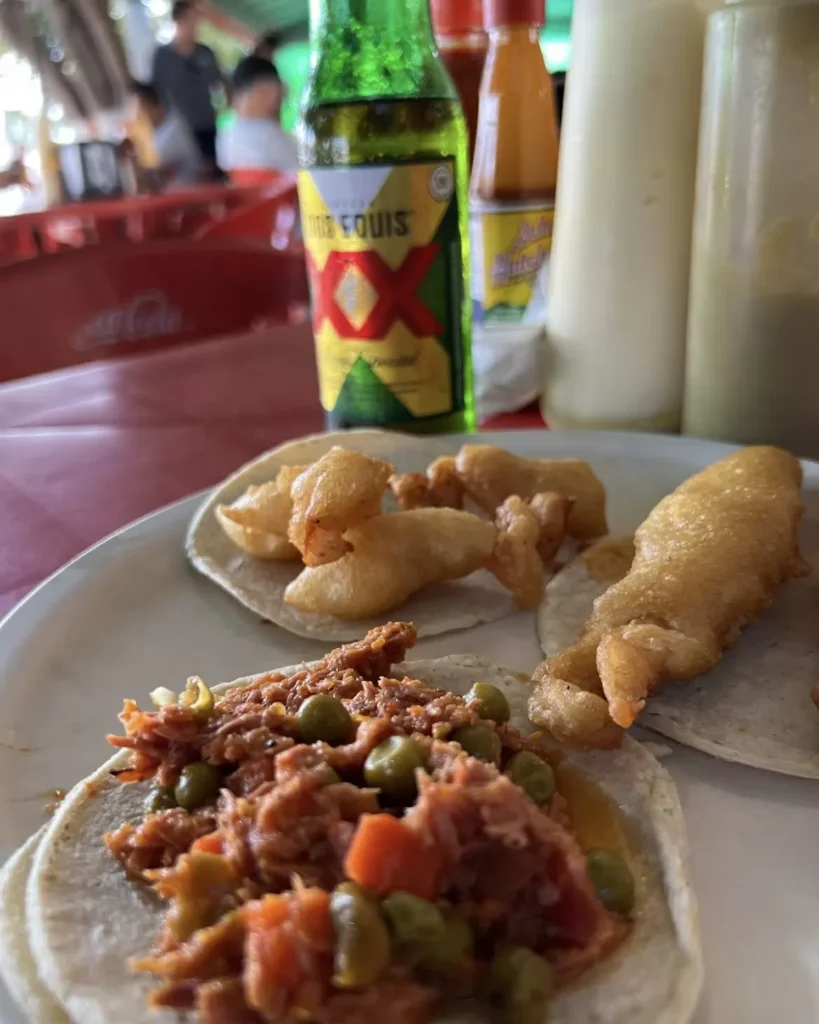 Tacos de pescado en los restaurantes de mariscos de playa del carmen