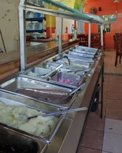 Interior de la taqueria un taco más en playa del carmen