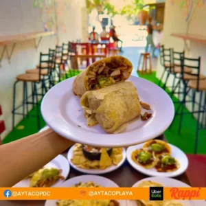 Burrito de carne al pastor en el restaurante ay taco playa del carmen