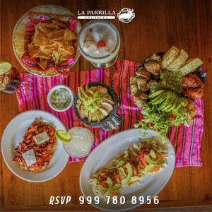 Mesa con los platillos del menú del restaurante taquería la parrilla en el centro de mérida