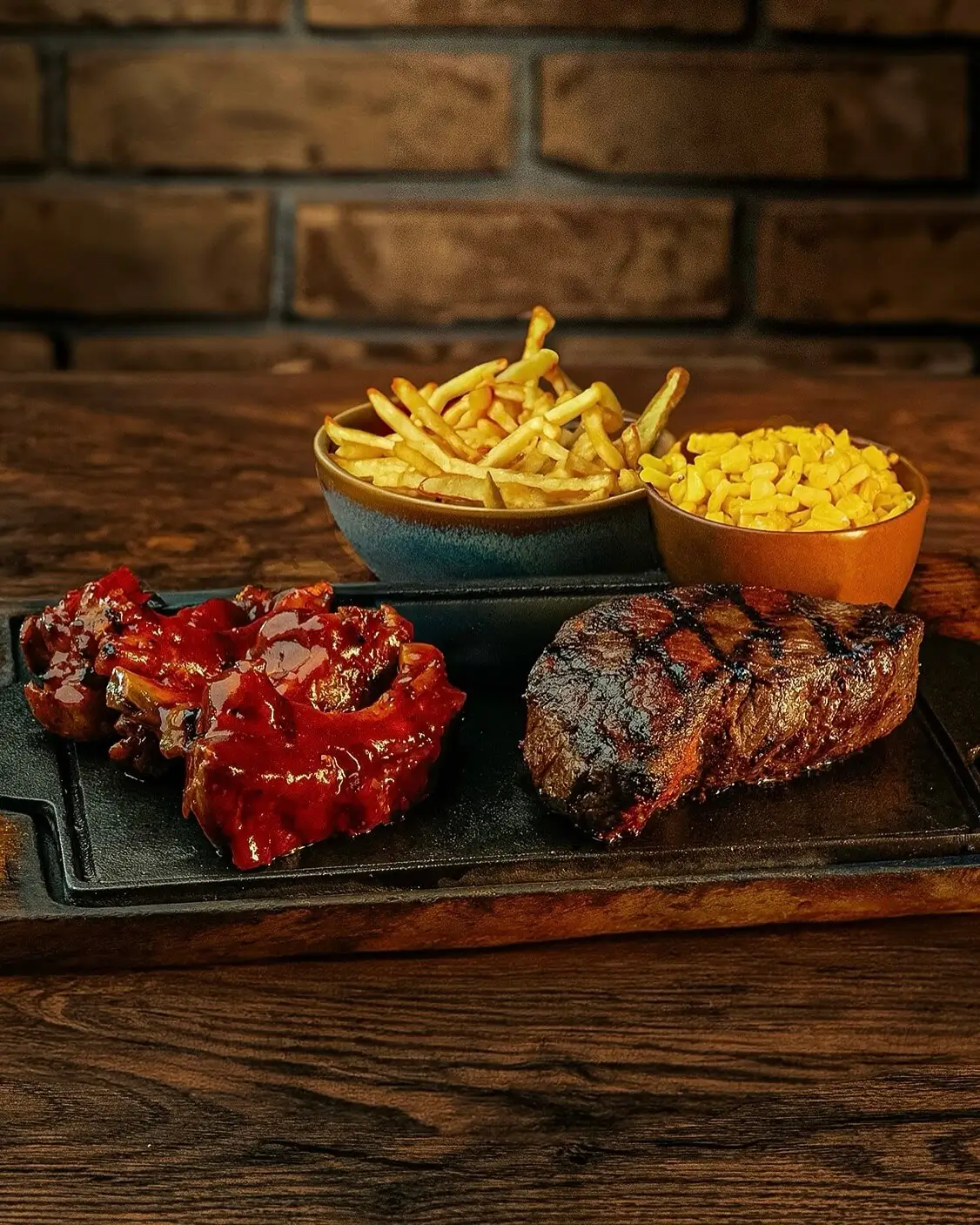 platillo de filete de carne con costillas bbq en la vicenta cun