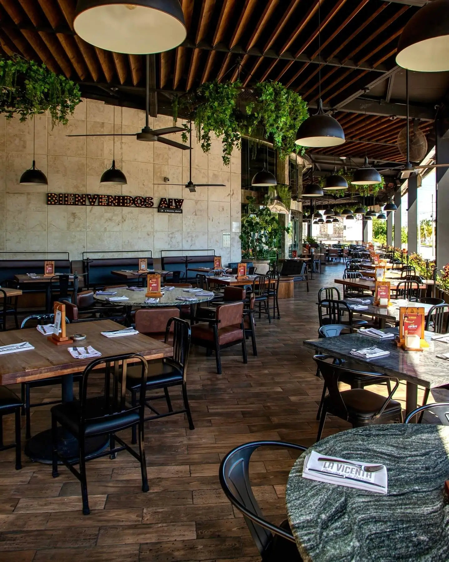 interior del restaurante de carnes la vicenta en cancun