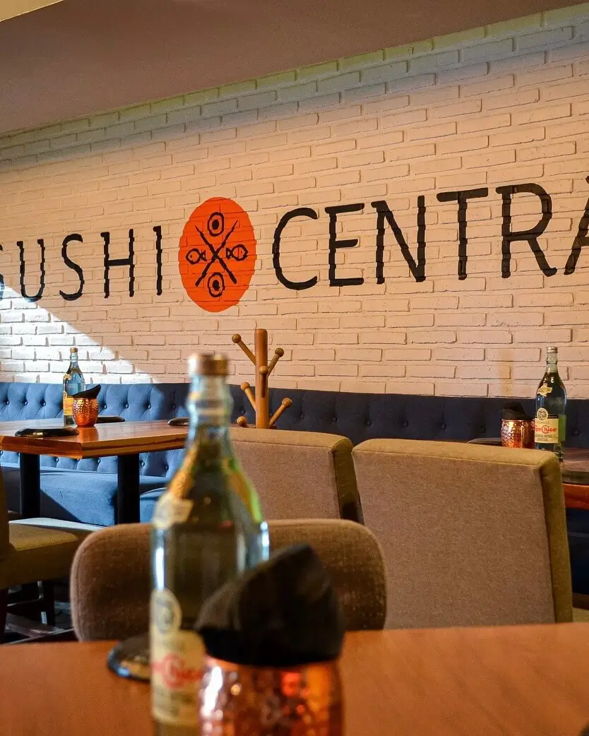 interior del restaurante sushi central merida