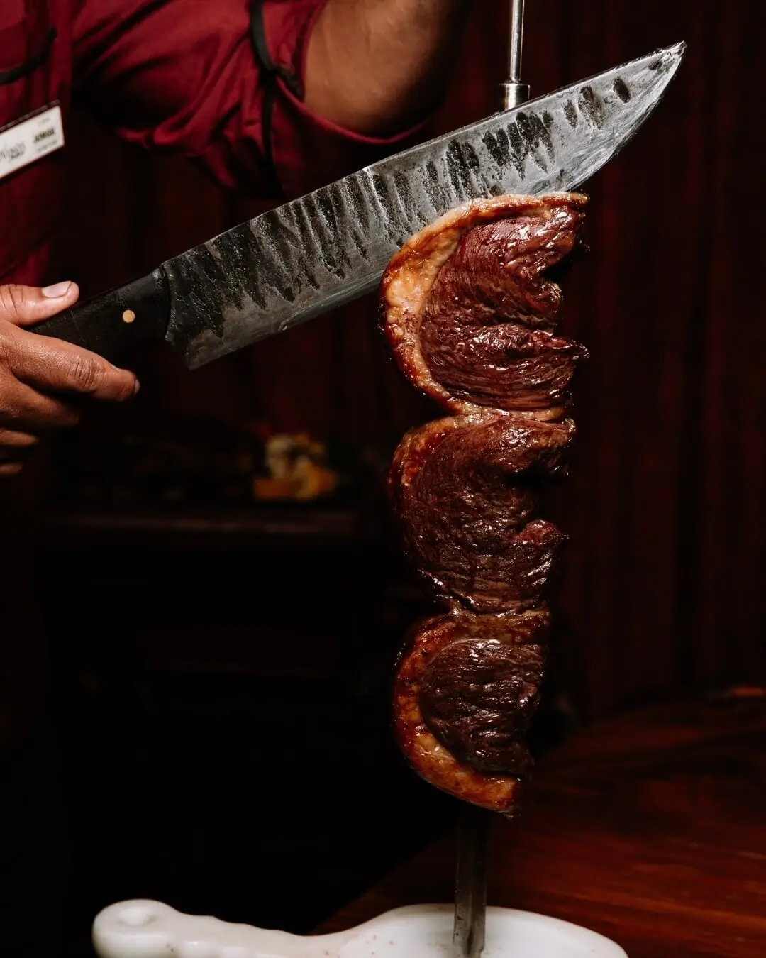 rodizio de carne en el restaurante bovinos steakhouse en el centro de merida