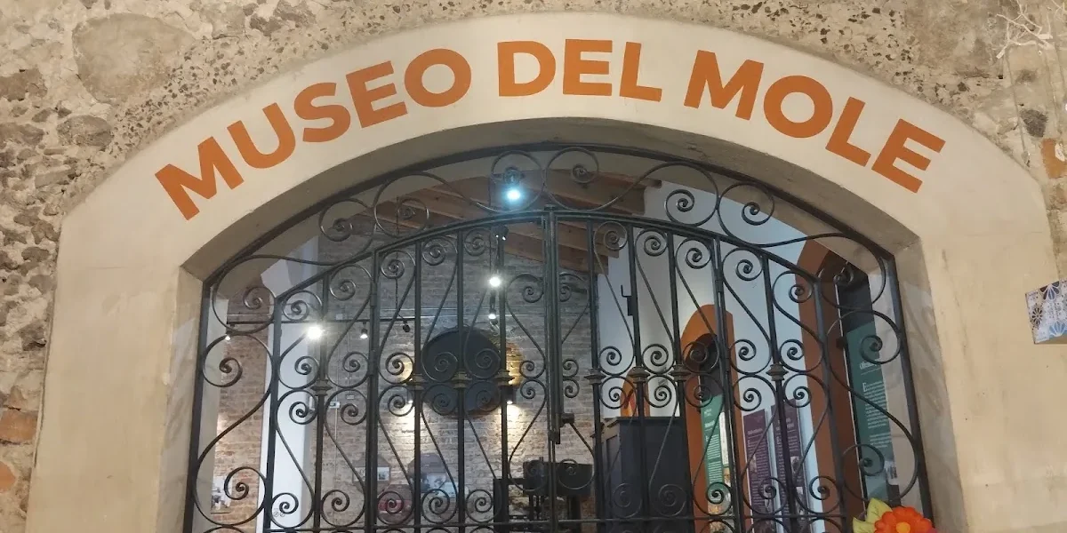 Casa Mercado / Museo del mole
