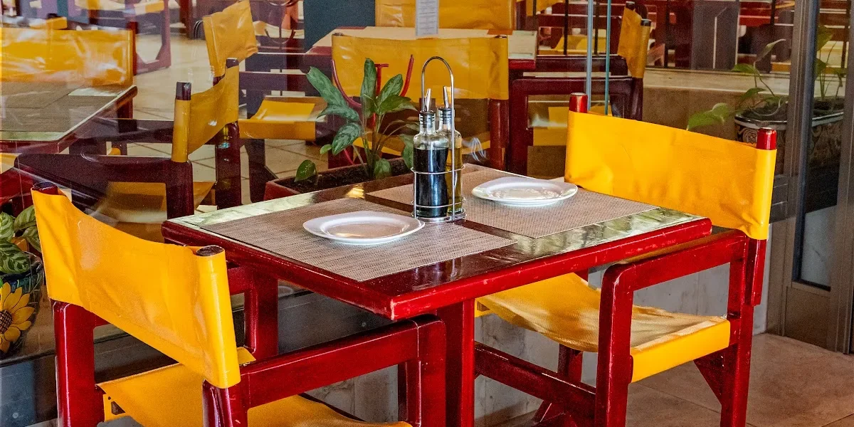 Rolandi’s Bar & Pizzeria