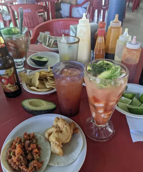 Tacos de Camarón en un lugar de marisco en playa del carmen