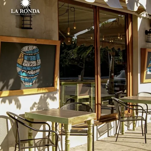 exterior del restaurante la ronda uruguaya en playa del carmen