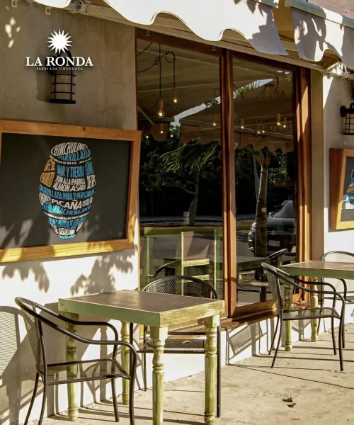 exterior del restaurante la ronda uruguaya en playa del carmen