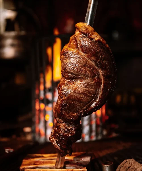 Filete de res en varilla en restaurante bovinos steakhouse