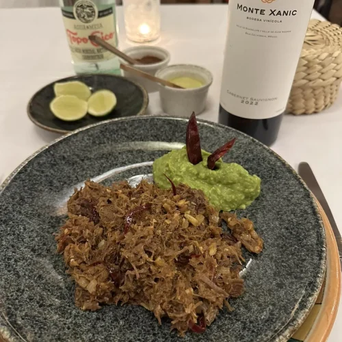 platillo de caderas al ajillo en el centro de puebla