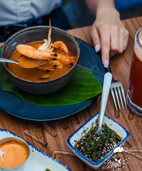 caldo de camarones en el restaurante la guajira cocina del mar