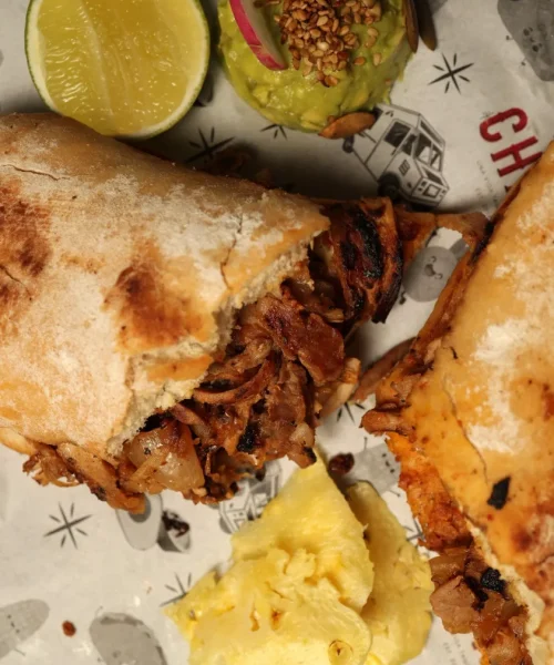 Tortas de carne al pastor para cenar en el restaurante tacos don chava playa del carmen