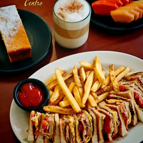 club sandwich con café desayunos economicos en merida yucatan siqueff restaurant