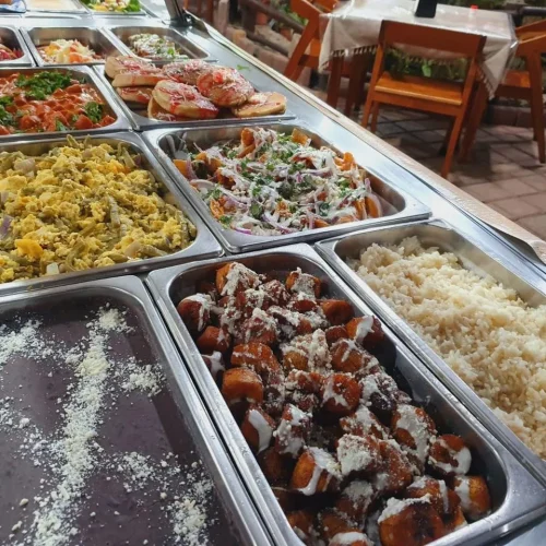 Comida en el buffet la jungla playa del carmen