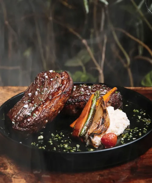 Restaurantes en la 5ta avenida en Playa del Carmen Bovinos Steakhouse