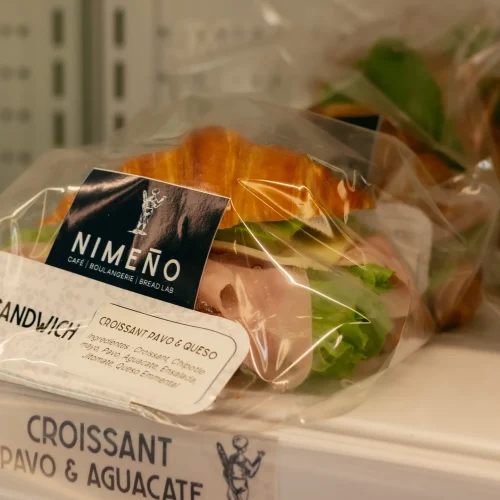 sandwich en la cafetería de tulum