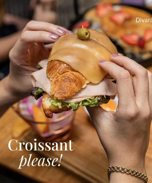 Croissant con jamón en un restaurante de cholula