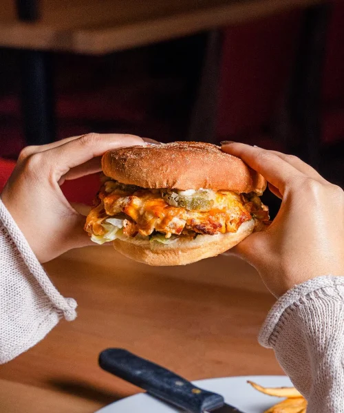 deliciosa hamburguesa de res para cenar en playa