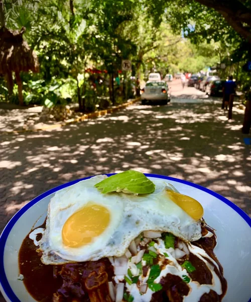 Delicioso desayuno saludable mexicano en la cueva del chango playa del carmen