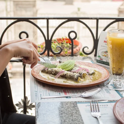 enchiladas poblanas en un lugar de comida en el centro historico de puebla