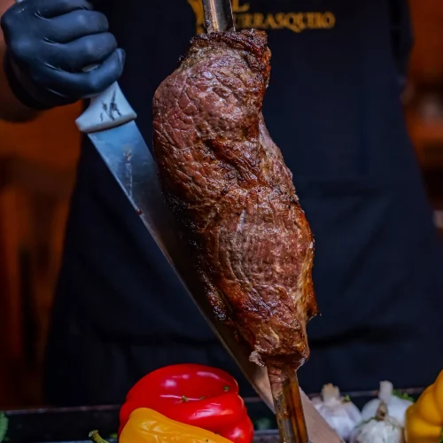 Espada con carne a las brasas en el churrasquero playa del carmen