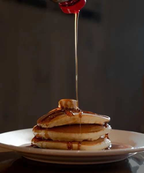 Desayuno hot cakes en ipanemas grill restaurante en la quinta avenida playa del carmen