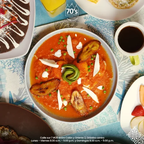 huevos motuleños del menu del restaurante 70s