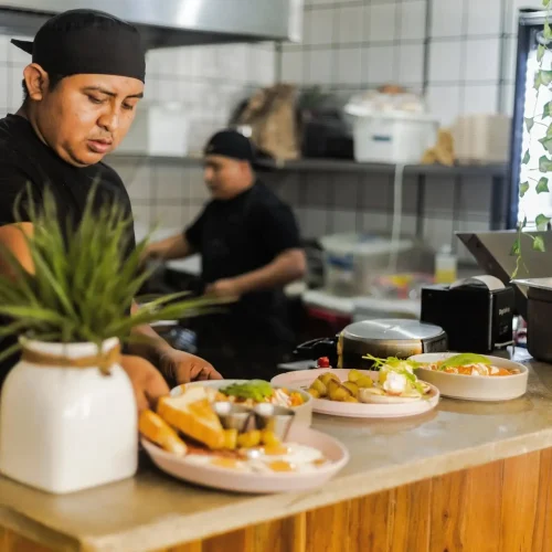 cocina de la cafetería rossina tulum