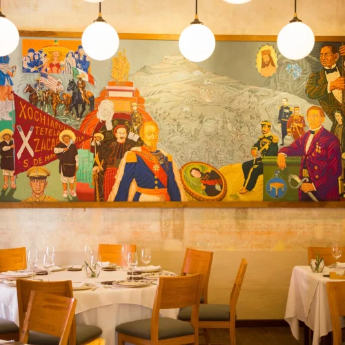 Interior del restaurante mural de los poblanos en el centro histórico