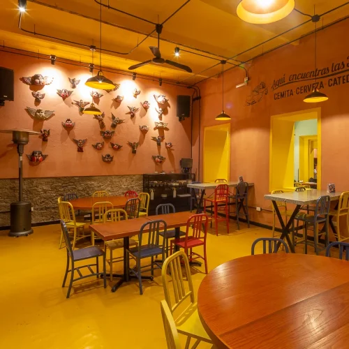 Interior del restaurante comal en el centro de puebla