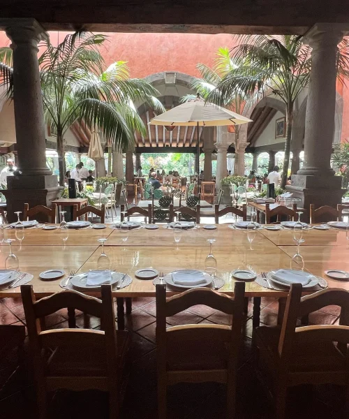 interior del restaurante el mandrigal cuernavaca