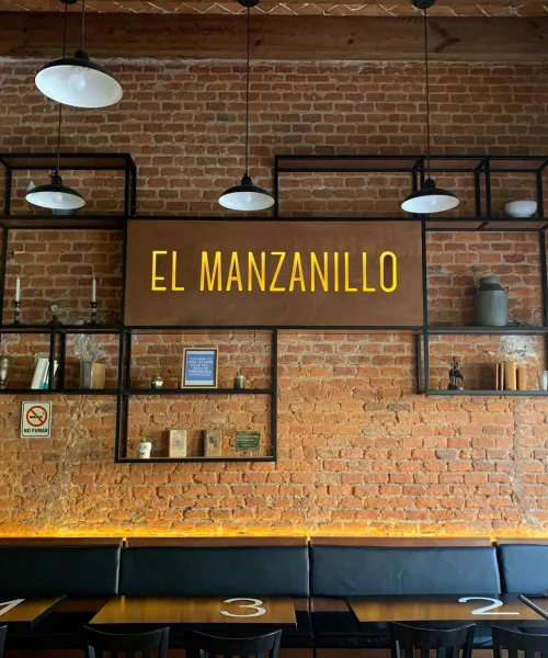 Interior del restaurante el manzanillo