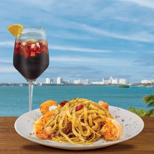 La mejor comida de italia con vistas al mar y a la laguna nichupté en cancún