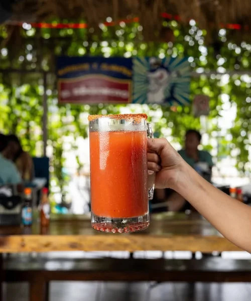 michelada de clamato en el doctorcito playa