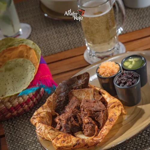 Mixiote de carnero platillo típico poblano en el centro histórico