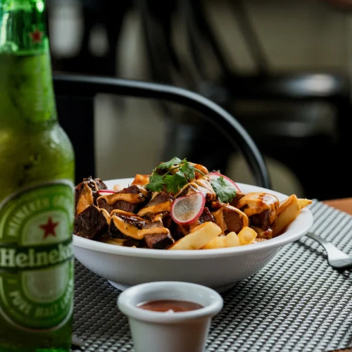 papas a la francesa con carne de brisket en playa del carmen