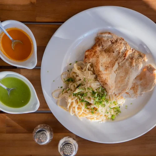 Pechuga a la plancha estilo veracruzano en Playa del Carmen