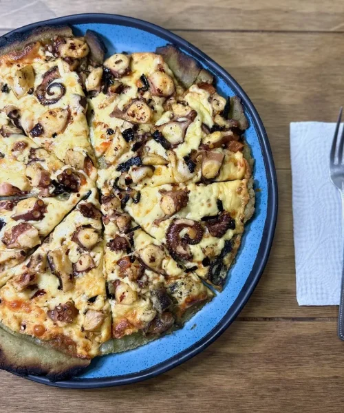 Pizza de mariscos comida a domicilio
