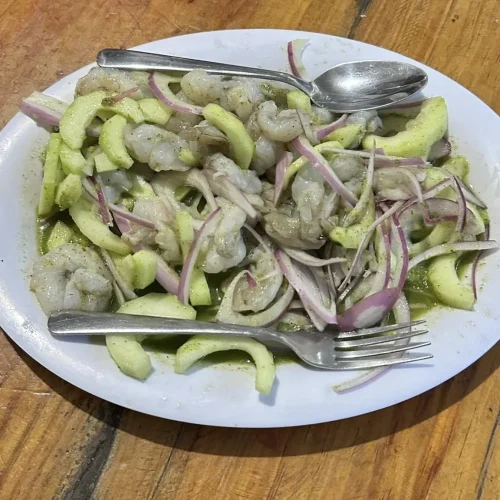 platillo de mariscos del restaurante va q va cancún
