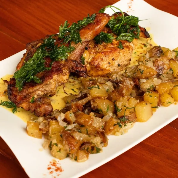 pollo a la leña en la casa de la mantarraya