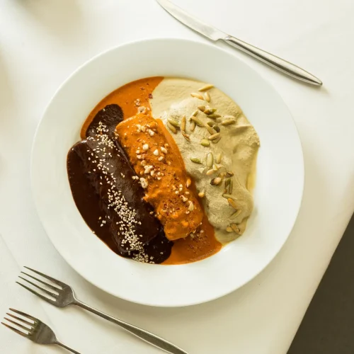 Moles poblanos en el restaurante Mural de los Poblanos en el Centro