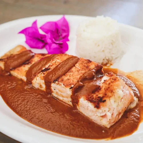 salmón nuevo platillo del restaurante puerto pacifico