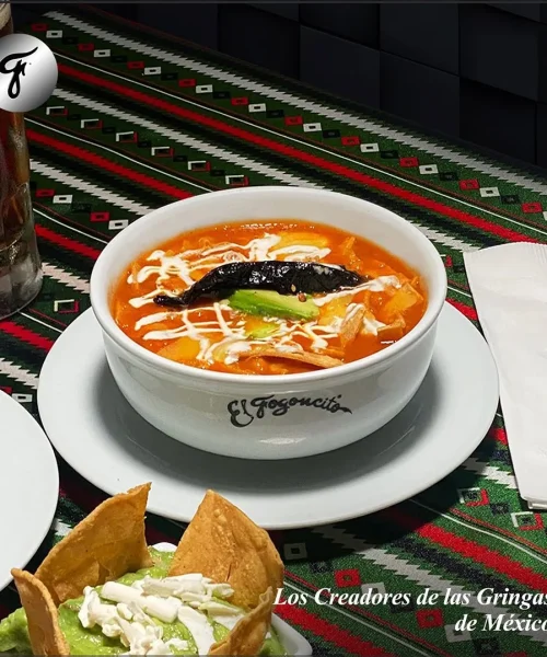 sopa queretana o también llamada sopa azteca es una comida típica de queretaro