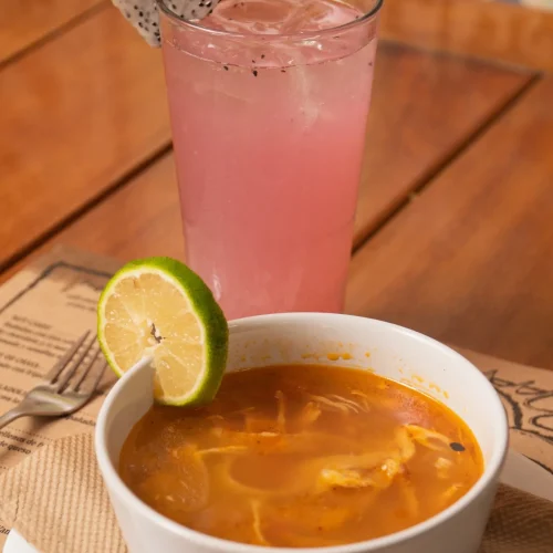 sopa de lima en mérida en el restaurante manjar blanco