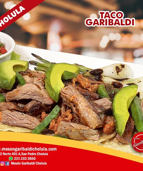 Taco llamado garibaldi de carne con aguacante en el meson garibaldi en cholula