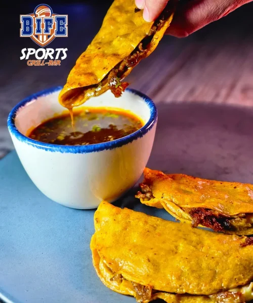 Magnificos tacos de birria y consomé en pachua