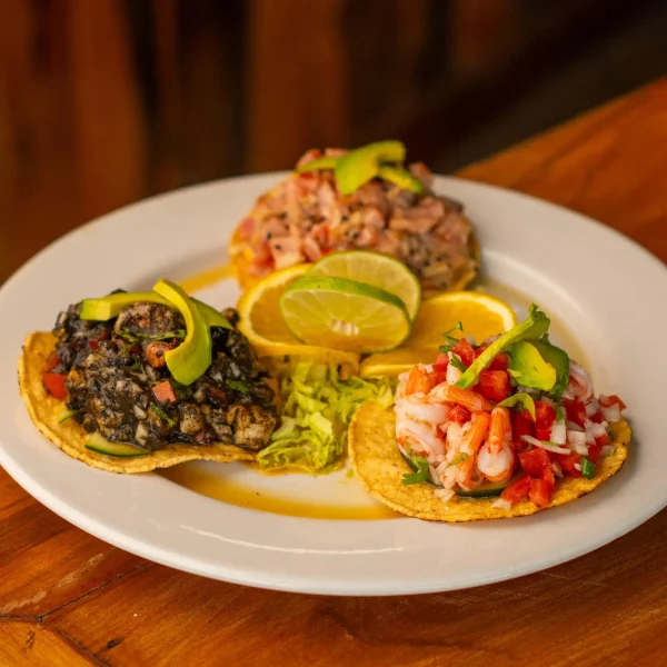 tacos de mariscos en la casa de la mantarraya cancun