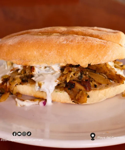 Torta árabe en el restaurante bait lajam